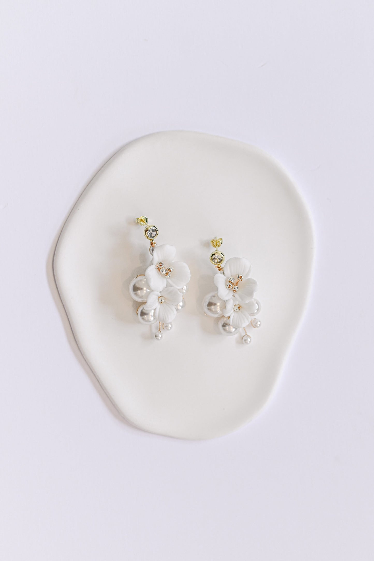 Gold bridal earring with porcelain flowers and pearls