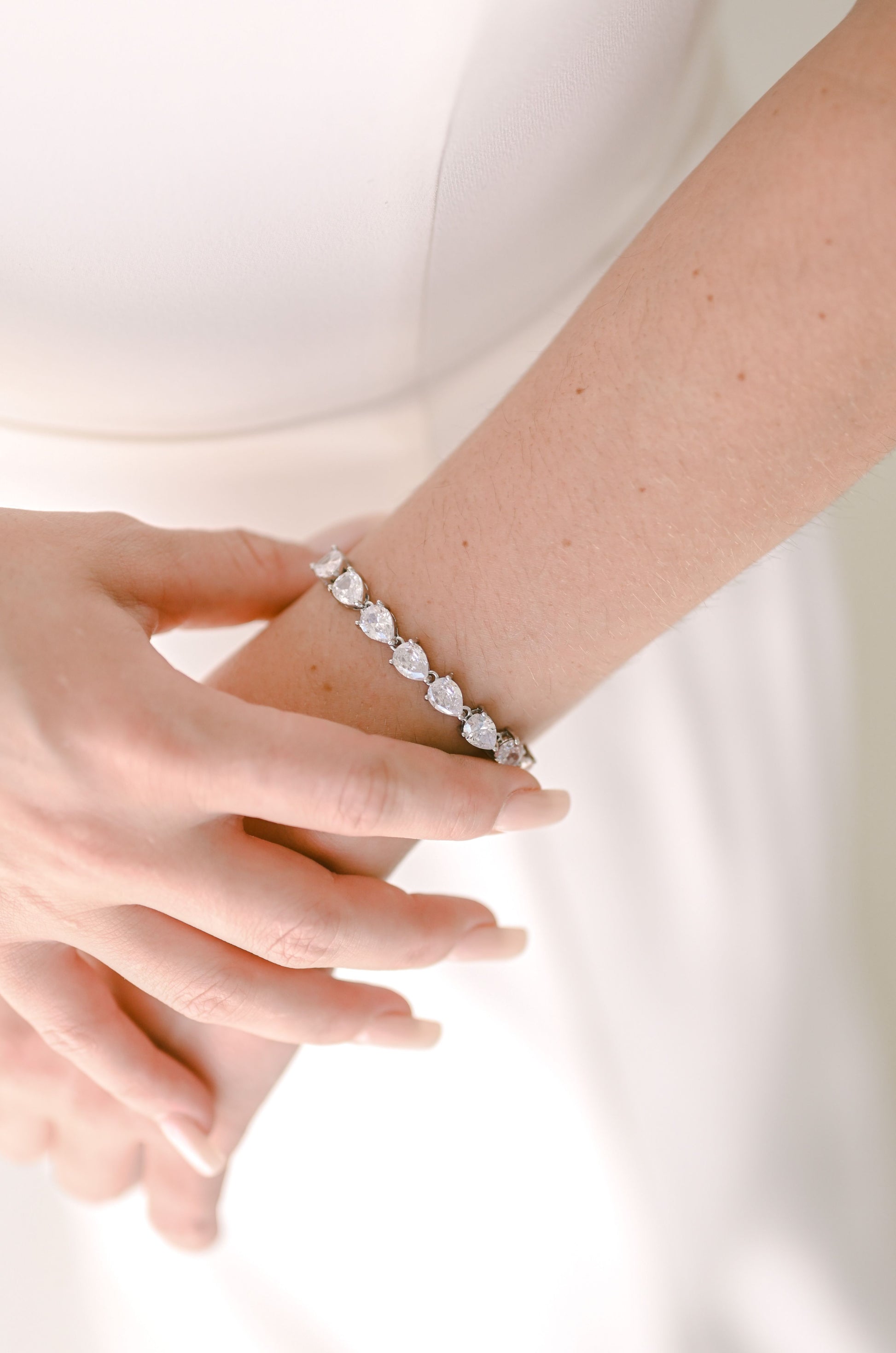 Bridal teardrop adjustable tennis bracelet