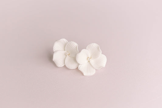 Bridal hair clip with 2 porcelain flowers and fresh water pearls