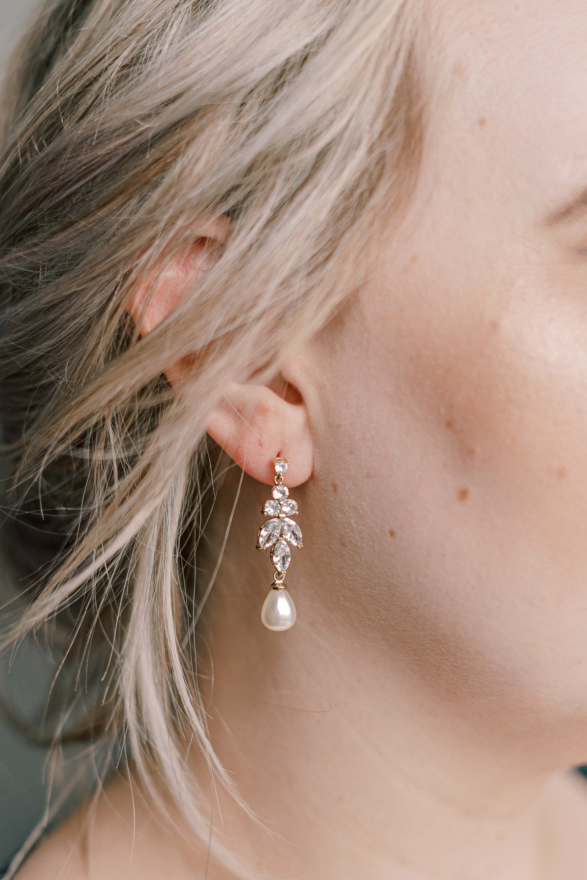 Bride wearing pearls and cubic zirconia earrings