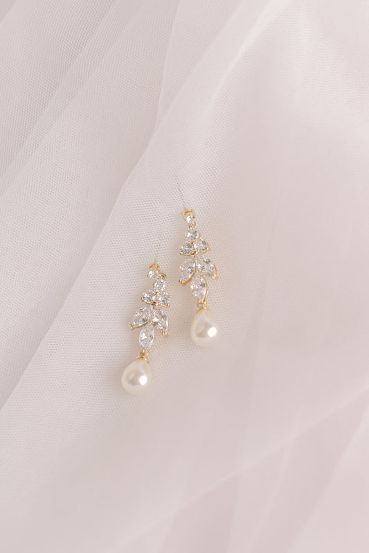 Gold bridal earring with cubic zirconia and faux pearl