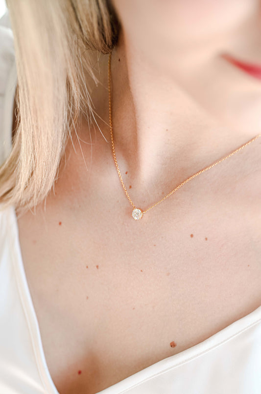 Bride wearing gold necklace with moissanite stone