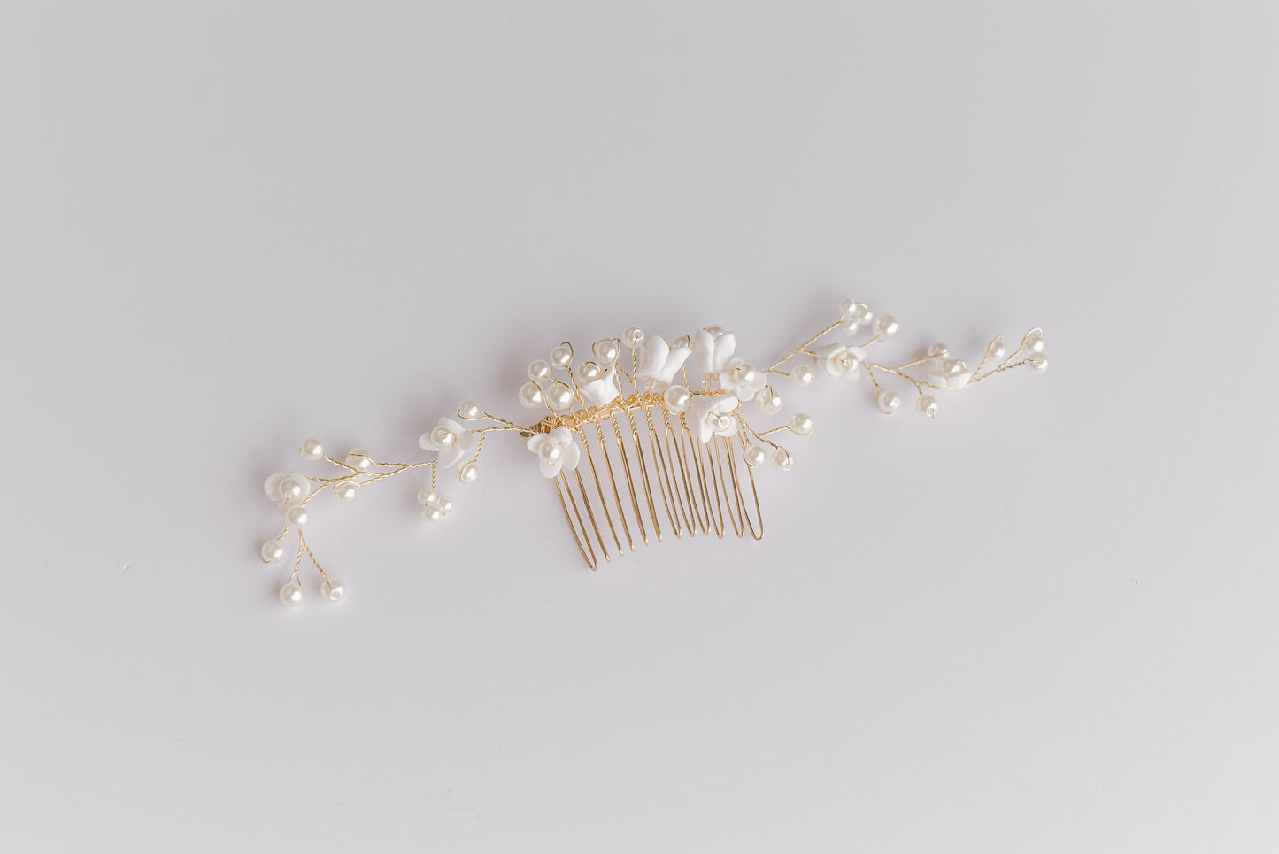 Gold bridal hair comb with flowers and pearls