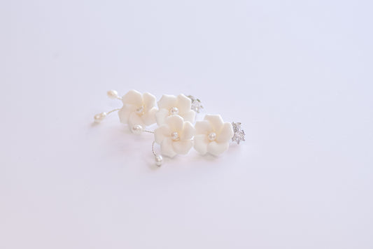 Bridal earring with porcelain flowers and fresh water pearls