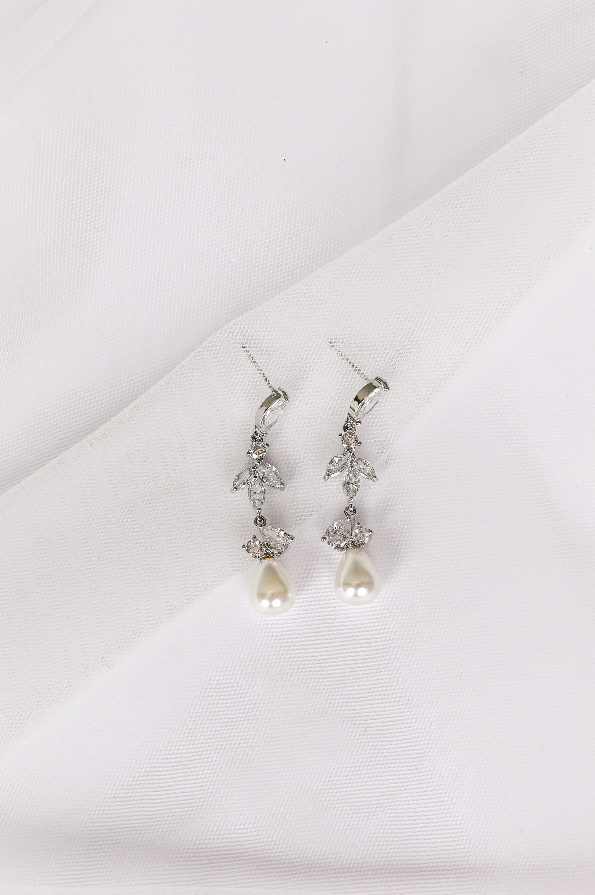 Silver bridal drop earring with cubic zirconia and pearl detail