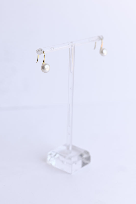 925 sterling silver and gold plated drop earring with pearl.