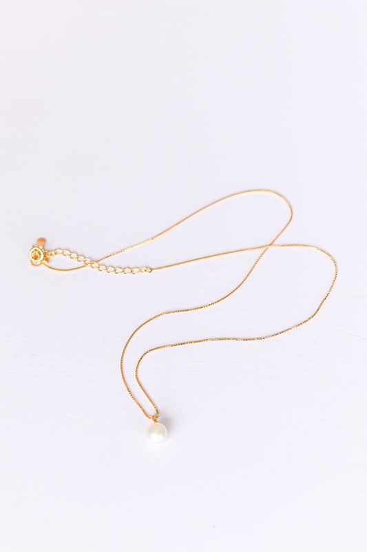 S925 sterling silver, gold plated necklace with one fresh water pearl