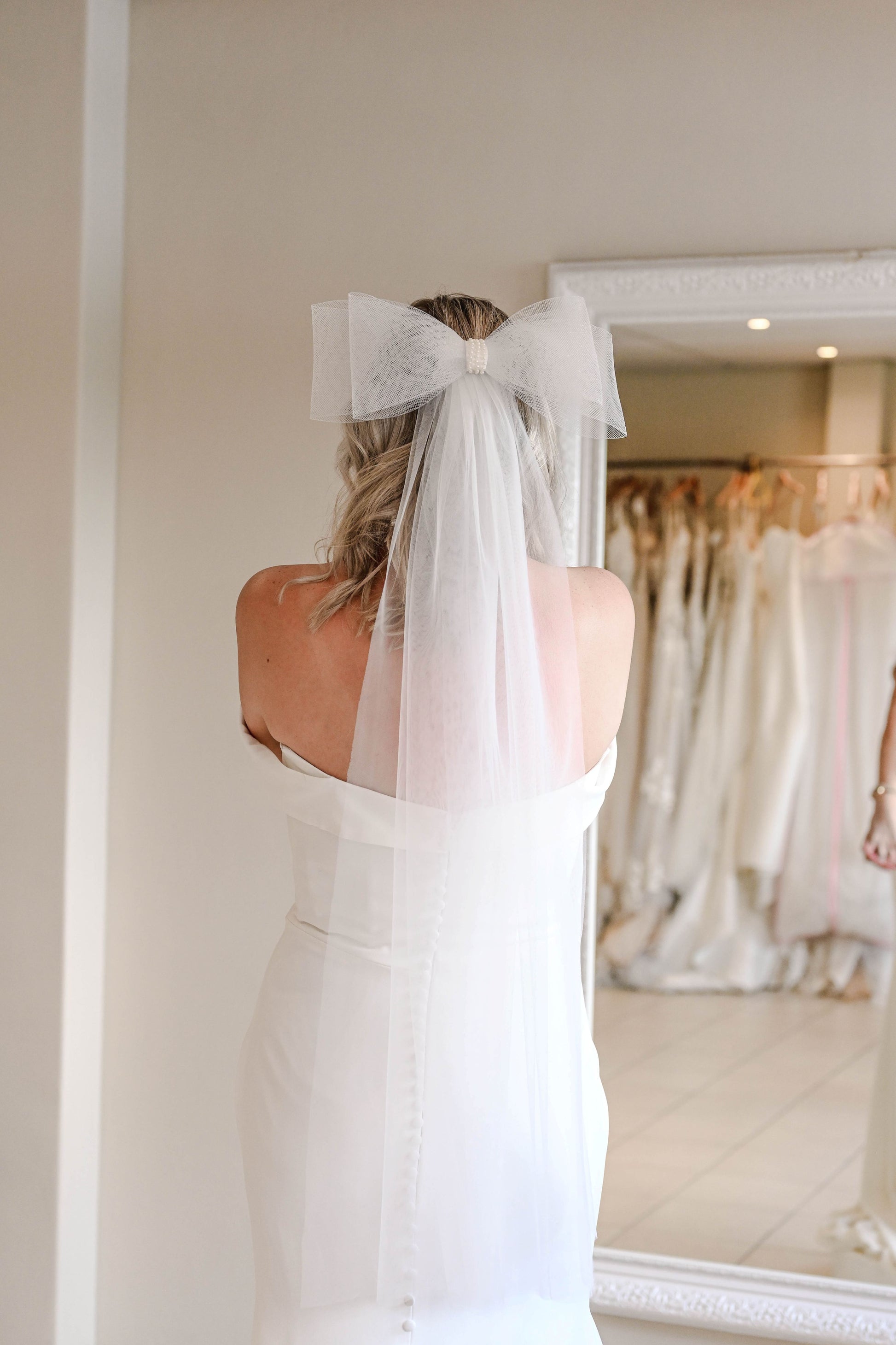 Medium length Tulle veil with big bow and pearl detail