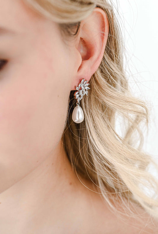 Silver bridal earring with cubic zirconia and a faux pearl