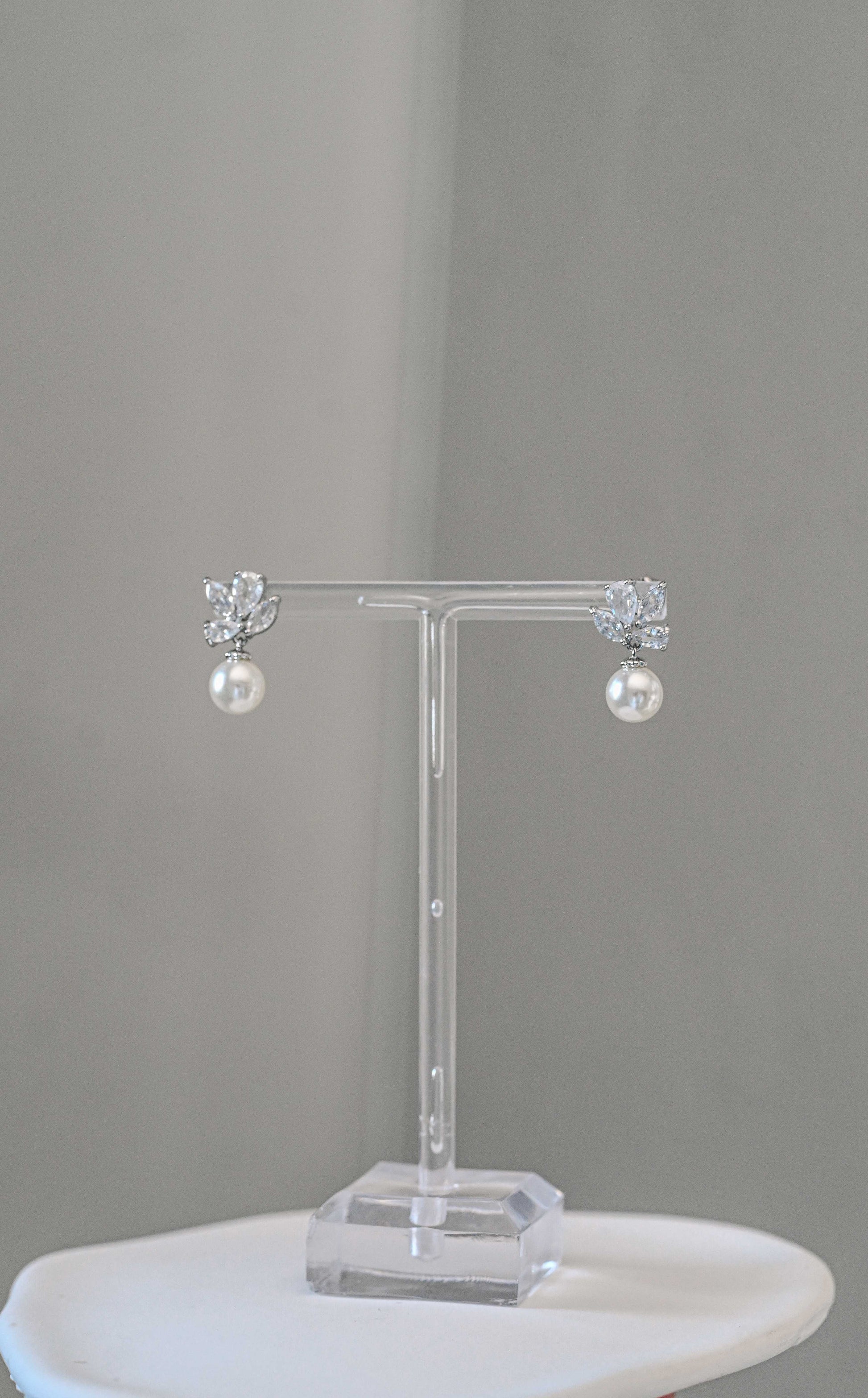 Silver bridal earring with geometric cubic zirconia and drop pearl