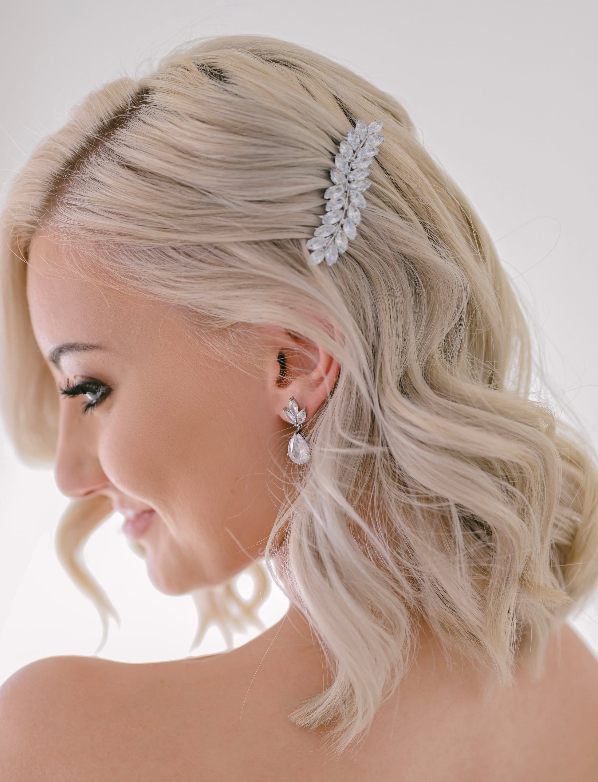 Bride wearing rhinestone hair comb