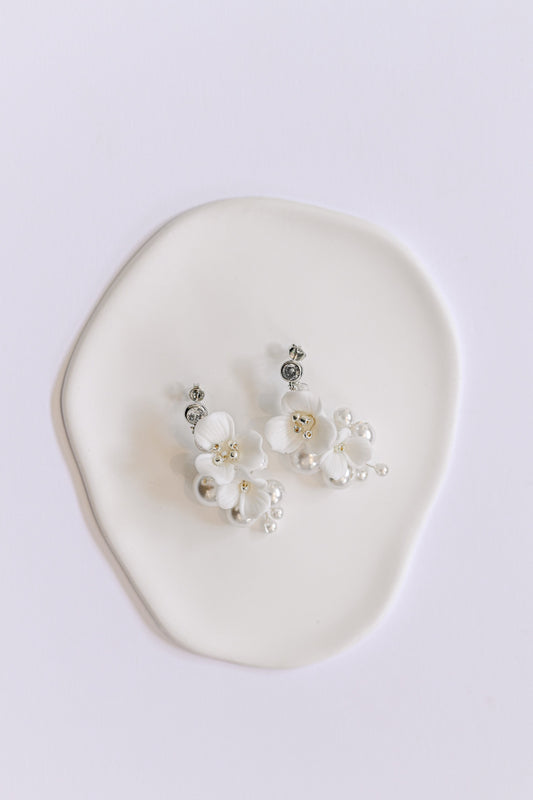 Gold bridal earring with porcelain flowers and pearls