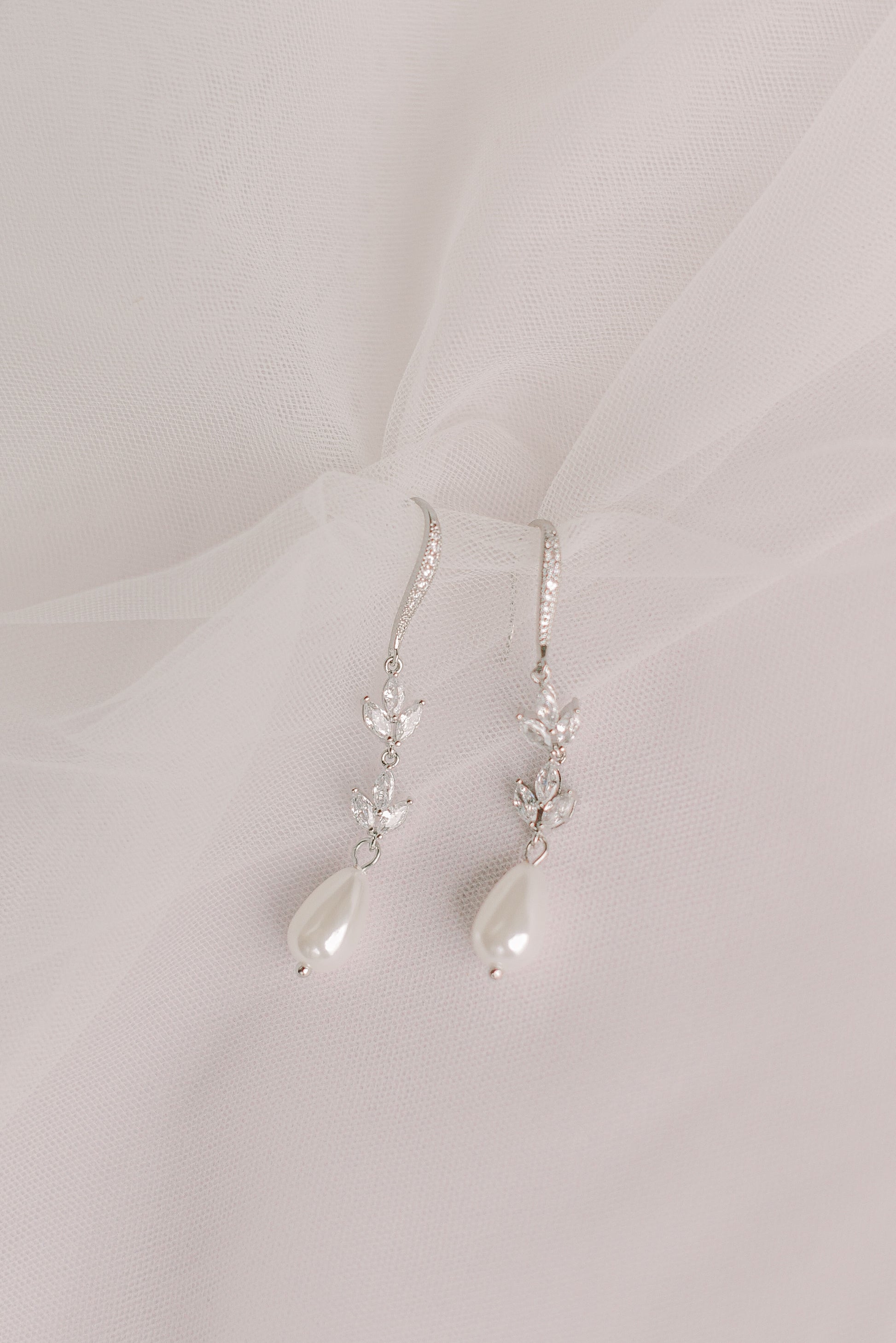 Silver dangling bridal earring with cubic zirconia and faux pearl