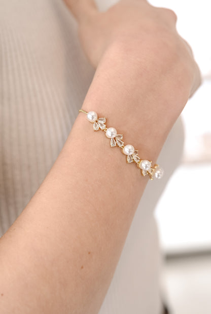 Adjustable bridal bracelet with pearls and cubic zirconia