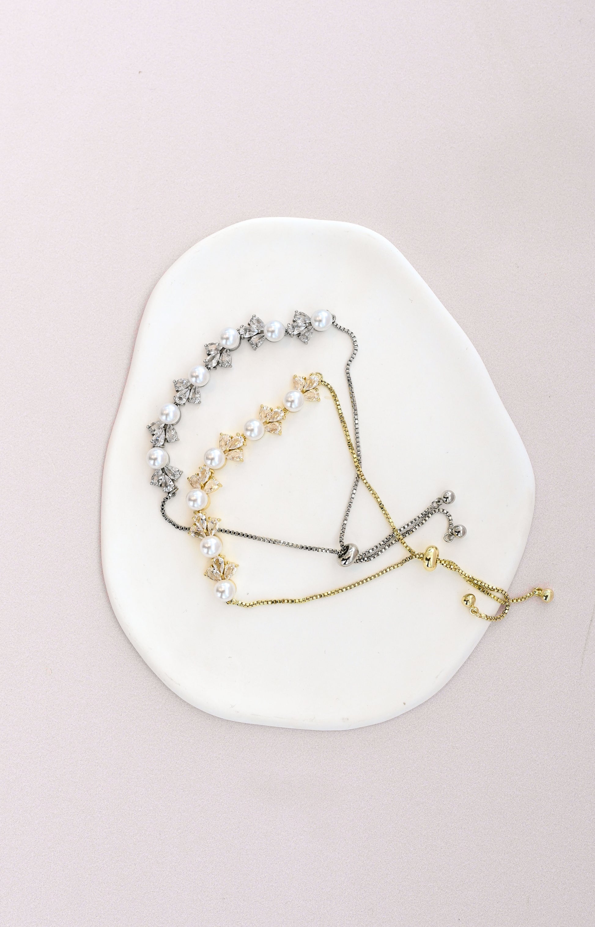 Adjustable bridal bracelet with pearls and cubic zirconia