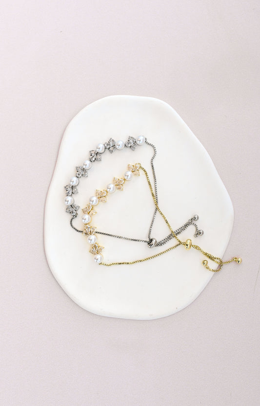 Adjustable bridal bracelet with pearls and cubic zirconia