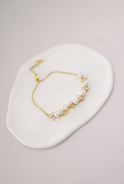 Adjustable gold bridal bracelet with pearls and cubic zirconia