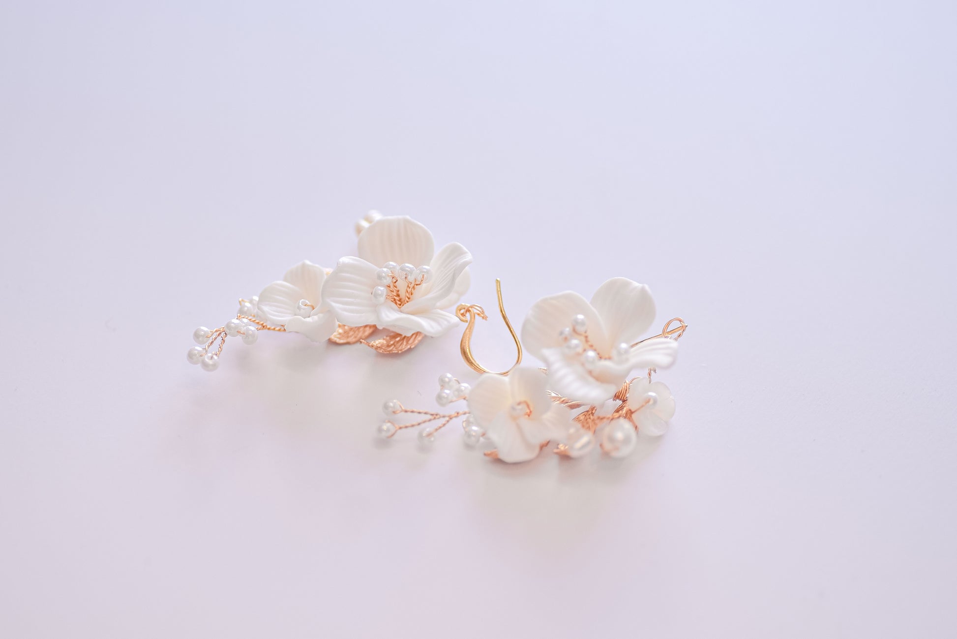 Flower bridal earrings in gold with fresh water pearls