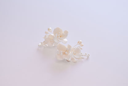 Flower bridal earrings in silver with fresh water pearls