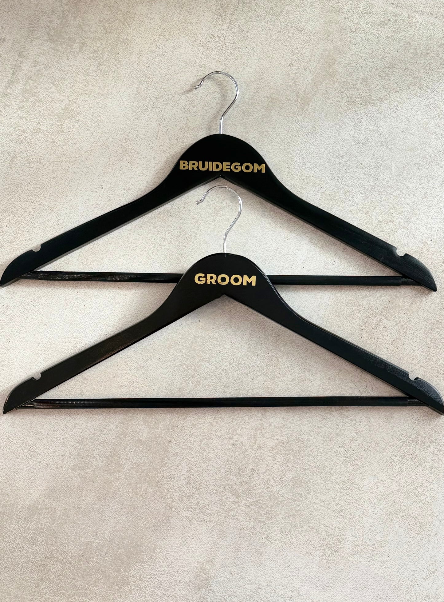 Black hanger with Groom / Bruidegom vinyl in gold