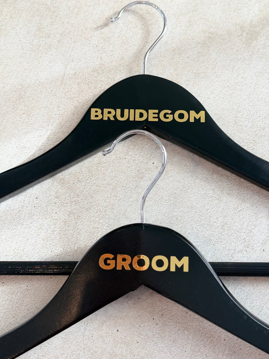 Black wooden hanger with Groom / Bruidegom sticker