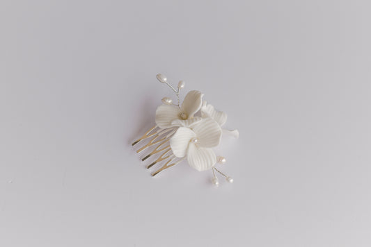Silver bridal hair comb with 3 large porcelain flowers and fresh water pearls