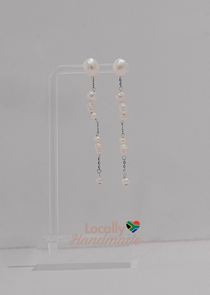 Dangling freshwater pearl bridal earring