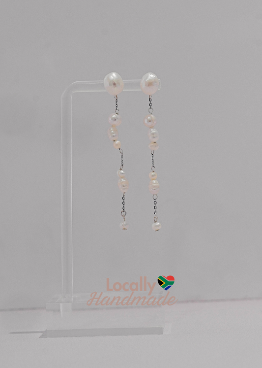Dangling freshwater pearl bridal earring