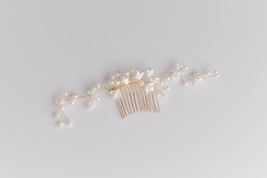Gold bridal hair comb with flowers and pearls