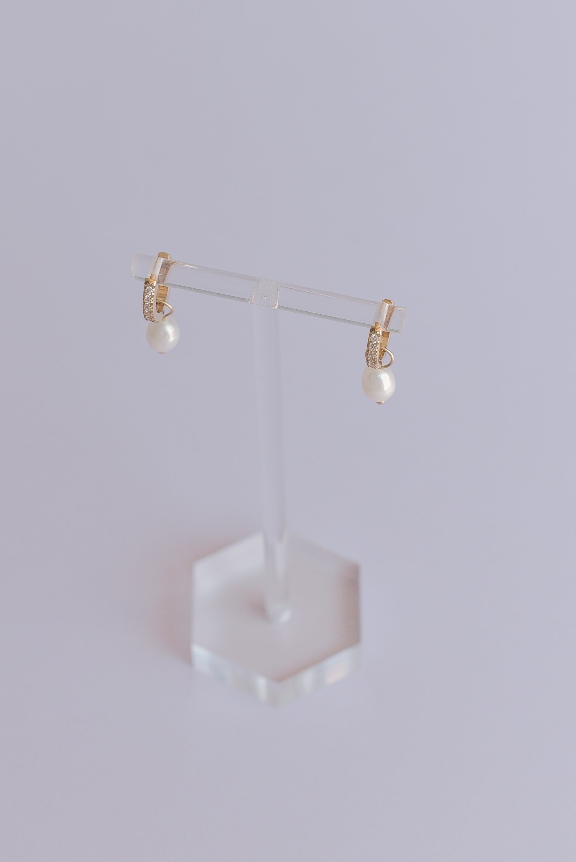 Stainless steel gold plated huggies with detachable fresh water pearls