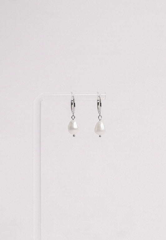 Sterling silver hoop earring with a freshwater pearl