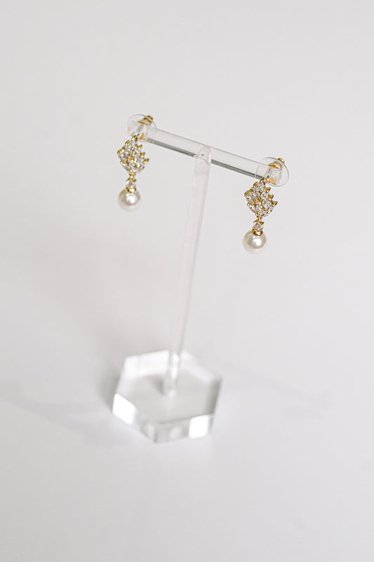 Gold bridal earring with cubic zirconia and pearl detail