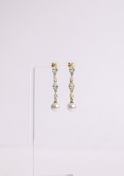 Cubic Zirconia bridal earring with a faux pearl