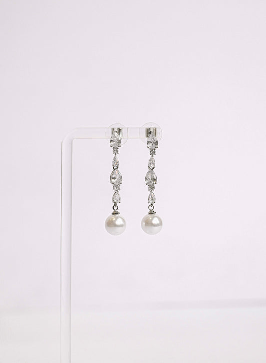 Cubic Zirconia bridal earring with a faux pearl