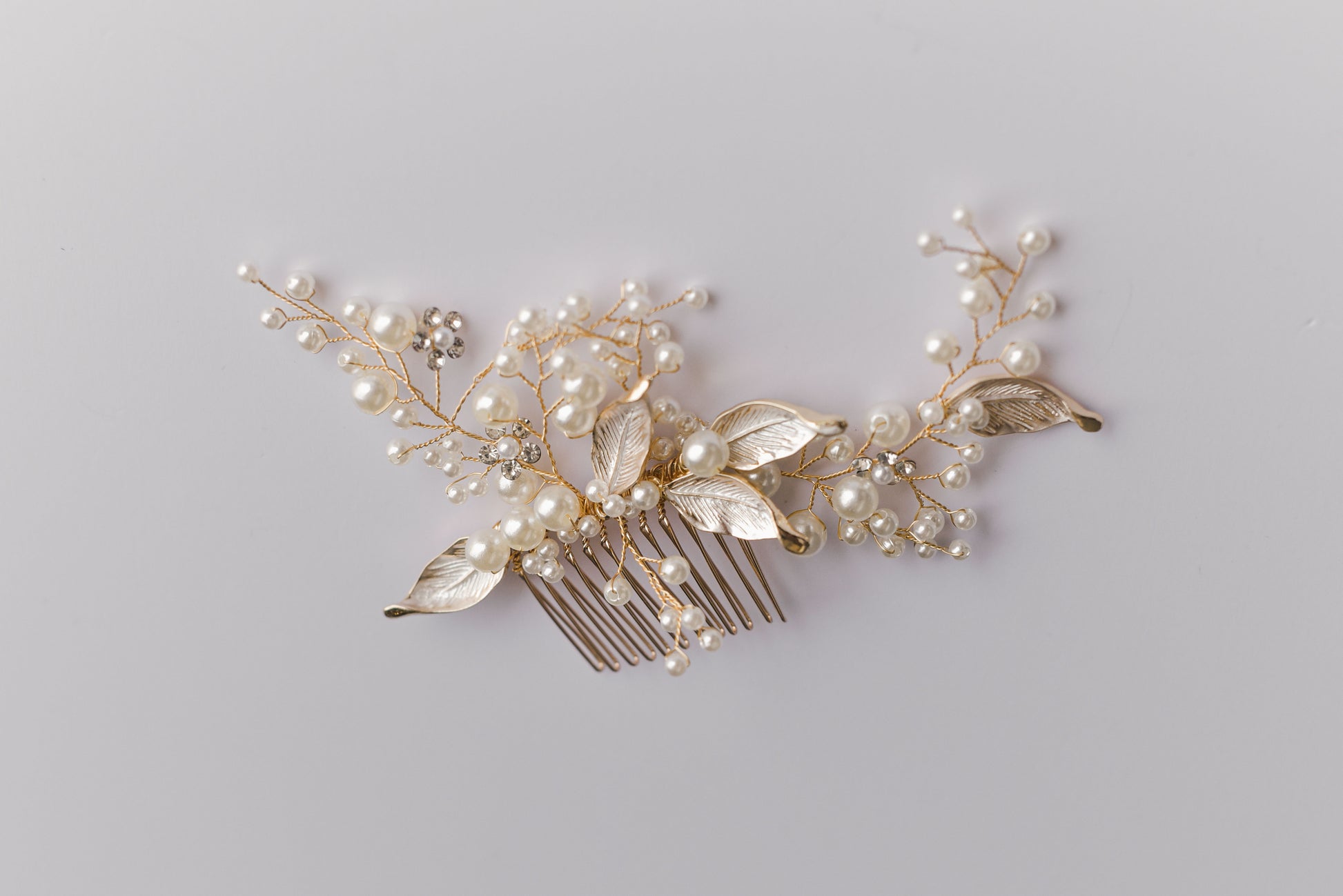 Rose gold bridal hair comb with pearls and leaves 