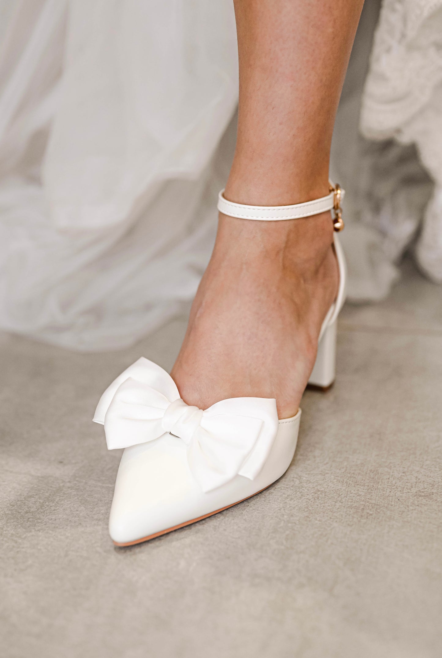 Bridal shoe with satin bow clip