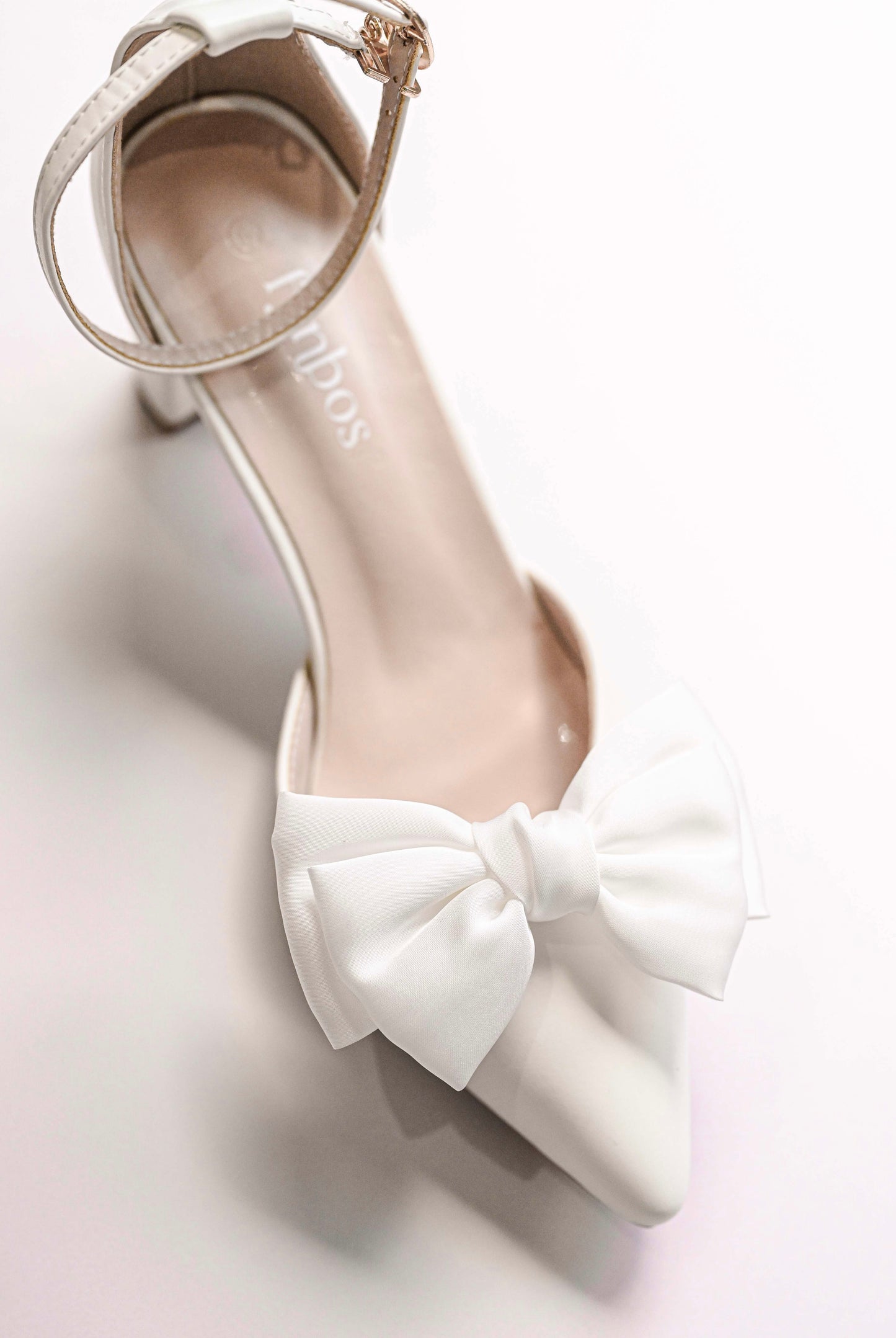Bridal shoe with satin bow clip