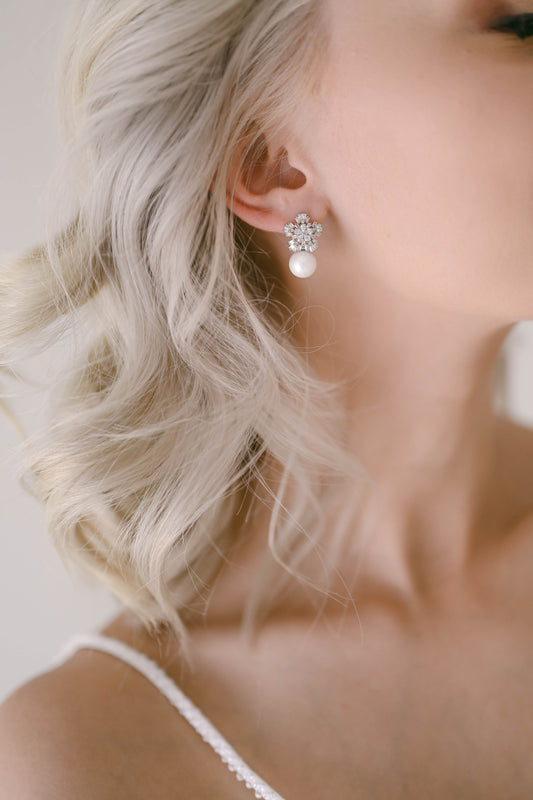 Bridal earring with cubic zirconia and a faux pearl